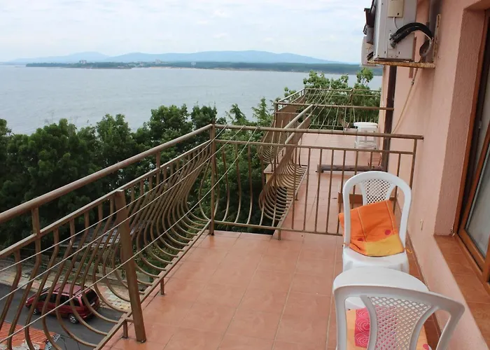 Kostovi בית הארחה פרימורסקו