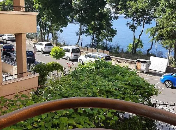 Kostovi Casa de hóspedes 3*